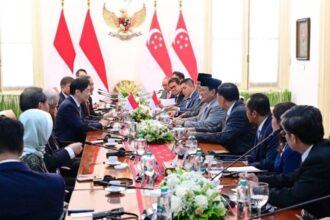 Presiden Prabowo Subianto melakukan pertemuan bilateral dengan Perdana Menteri Singapura, Lawrence Wong, dalam kunjungan resminya di Istana Merdeka, Jakarta, pada Rabu, 6 November 2024. Foto: BPMI Setpres