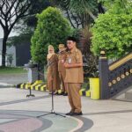 Gubernur Kalimantan Selatan, Sahbirin Noor memimpin apel pagi di halaman Kantor Gubernur, di Banjarbaru, Senin (11/11/2024). Foto: dok. Setdaprov Kalsel