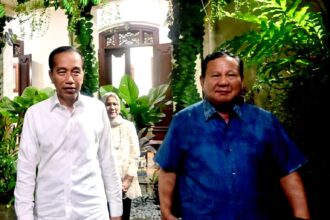 Presiden Prabowo Subianto mengadakan pertemuan dengan Presiden ke-7 RI, Joko Widodo (Jokowi) didampingi Ibu Iriana Jokowi, pada Minggu malam, 3 November 2024. Foto: BPMI Setpres