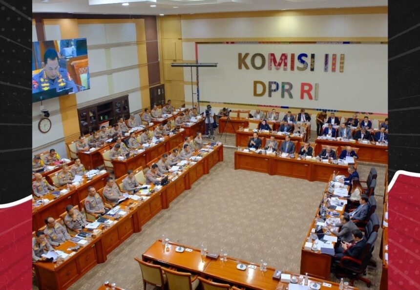 Suasana rapat kerja Kapolri dan jajaran bersama Komisi III DPR RI pada Selasa (12/11/2024). Foto: X @humaspoldalpg