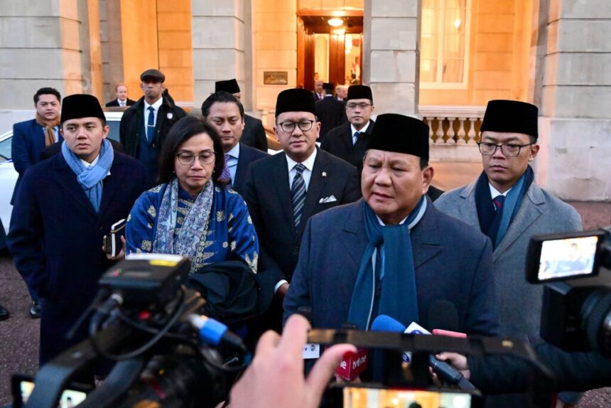 Presiden Prabowo Subianto memberikan keterangan kepada awak media, usai menghadiri CEO Roundtable Forum, London, pada Kamis 21 November 2024. Foto: BPMI Setpres/Muchlis Jr