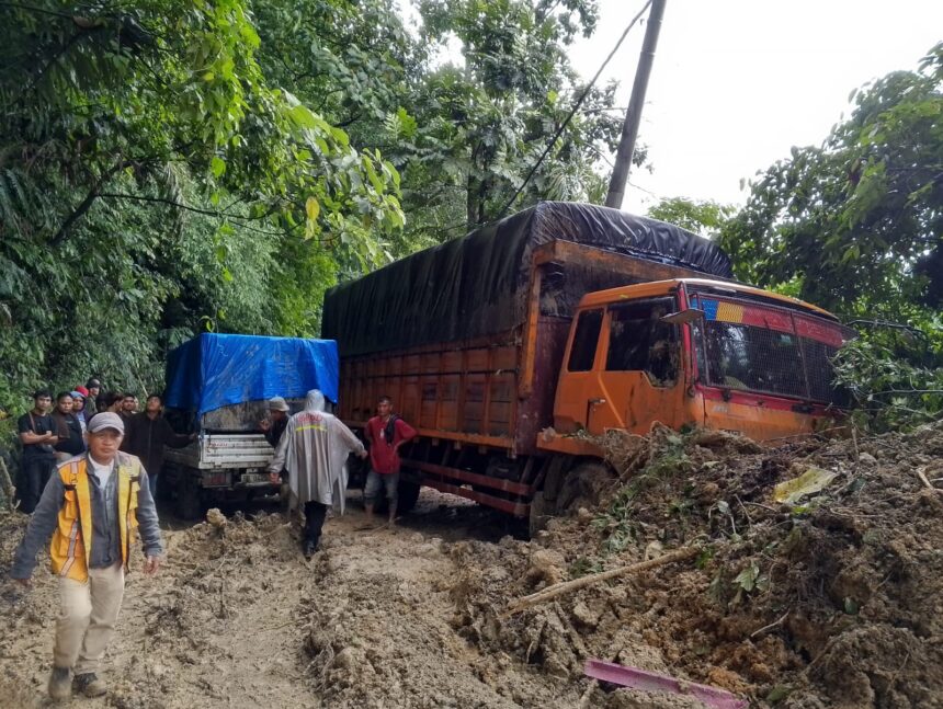 Longsor di Berastagi Sumatera Utara . Foto: dok BPBD Sumut