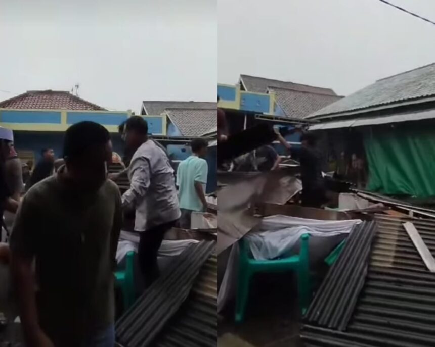 TPS 21 di Kecamatan Citangkil, Kota Cilegon, rubuh diterjang hujan deras dan angin kencang. Foto: IG, @ulujamitv