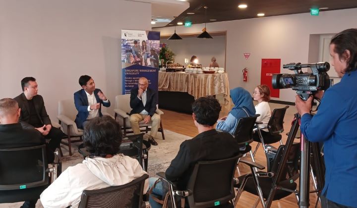 Halodoc bermitra dengan Singapore Management University Overseas Center menggelar sesi dialog guna mengeksplorasi bagaimana penyedia layanan kesehatan dapat mengadopsi dan memanfaatkan teknologi secara efektif dan efisien. Foto: Ist