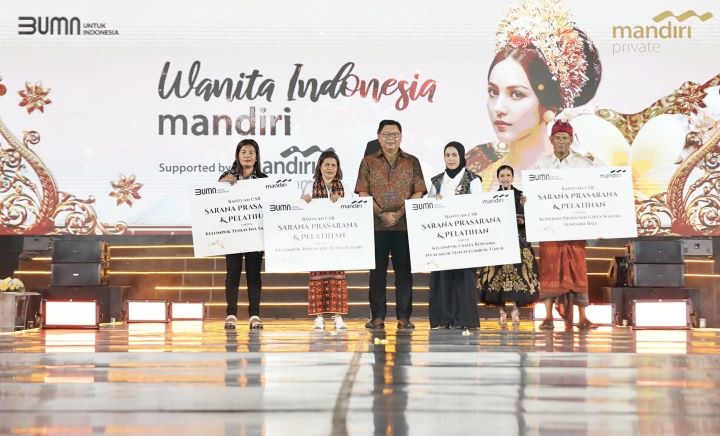 SEVP Corporate Relation Bank Mandiri Wisnu Trihanggodo dalam kegiatan Wanita Indonesia Mandiri di Kompleks Garuda Wisnu Kencana (GWK), Bukit Ungasan, Bali, Sabtu (16/11/2024) malam. Foto: Dok Bank Mandiri