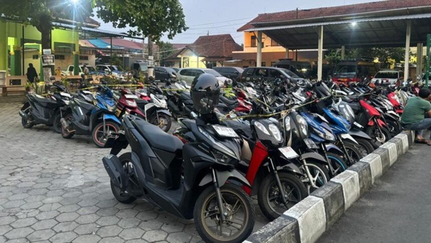 Puluhan kendaraan yang diamankan Polres Bantul. Foto: dok. Polres Bantul