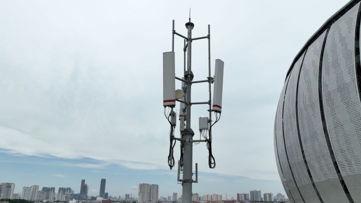 PT JIP akan memasang Micro Cell Pole (MCP) atau menara telekomunikasi pada sejumlah aset dinas pendidikan untuk mengatasi blank spot. Foto: JIP