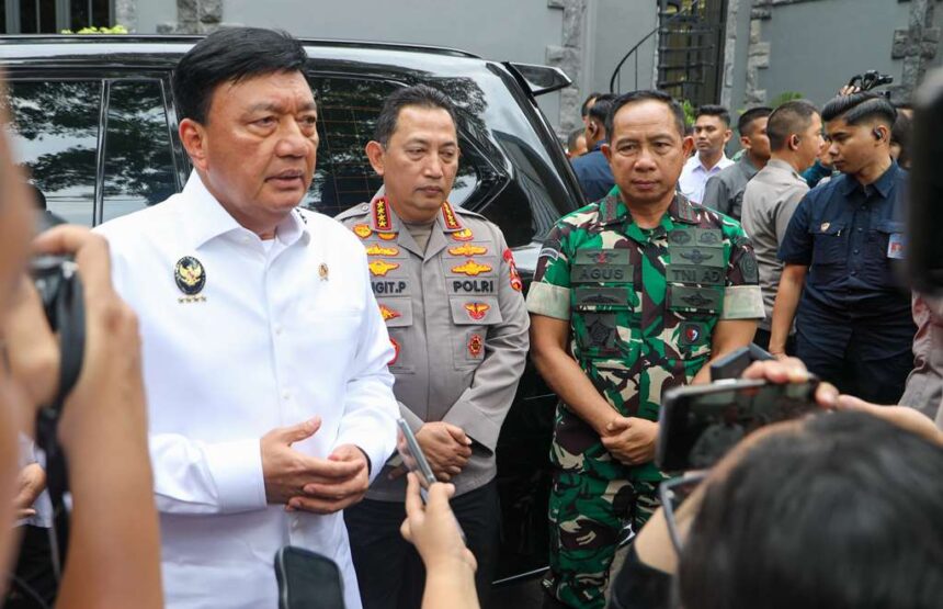 Menteri Koordinator Bidang Politik dan Keamanan Jenderal Polisi (Purn) Budi Gunawan saat kegiatan Siaga Monitong Pilkada di Subden Mabes TNI, Jakarta, Rabu (27/11/2024). Foto: Kemenko Polkam