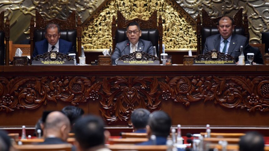 Suasana Rapat Paripurna DPR dipimpin oleh Wakil Ketua DPR RI Adies Kadir di Kompleks Parlemen, Senayan, Jakarta. Foto: