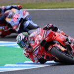 Enea Bastianini (23) dan Marc Marquez. Foto: Toshifumi Kitamura/AFP