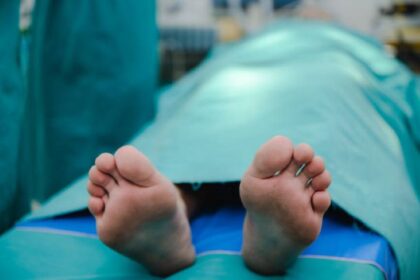 Ilustrasi istri meninggal karena ditelantarkan suami di Palembang. Foto: Istock, @greeleaf123