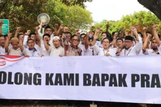 Wamenaker Immanuel Ebenezer Gerungan (Noel) mengajak karyawan PT Indonesia Farma Tbk (Indofarma Tbk) untuk berjuang menuntut hak. Foto: Kemnaker