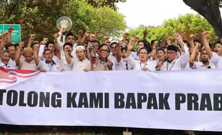 Wamenaker Immanuel Ebenezer Gerungan (Noel) mengajak karyawan PT Indonesia Farma Tbk (Indofarma Tbk) untuk berjuang menuntut hak. Foto: Kemnaker