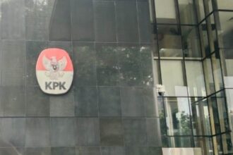 Logo Komisi Pemberantasan Korupsi (KPK) yang terpajang di Lobi Gedung Merah Putih, Kuningan, Jaksel. Foto: Yudha Krastawan/ipol.id