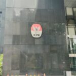 Logo KPK yang terpasang di Gedung Merah Putih KPK, Kuningan, Jaksel. Foto: Yudha Krastawan/ipol.id