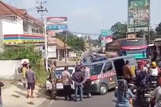 Geger Kecelakaan dua mobil polisi di Kabupaten pandeglang, Banten gara-gara ulah ODGJ, Selasa (19/11/2024). Foto: X, @Heraloebss (tangkap layar)