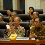 Menteri Perindustrian Agus Gumiwang Kartasasmita saat rapat kerja dengan Komisi VII DPR. Foto: Kemenperin