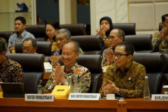 Menteri Perindustrian Agus Gumiwang Kartasasmita saat rapat kerja dengan Komisi VII DPR. Foto: Kemenperin