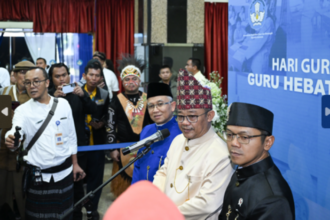 Menteri Pendidikan Dasar dan Menengah (Mendikdasmen), Abdul Mu’ti memberikan keterangan kepada awak media dalam sesi wawancara di Plaza Insan Berprestasi, Jakarta. Foto: Ist