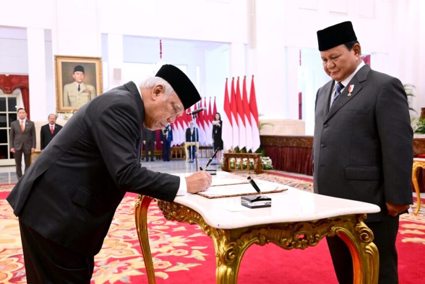 Presiden Prabowo Subianto secara resmi melantik Basuki Hadimuljono sebagai Kepala Otorita Ibu Kota Nusantara (OIKN), Selasa (05/11/2024), di Istana Negara, Jakarta. Foto: BPMI Setpres