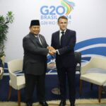 Presiden Prabowo Subianto saat bertemu Presiden Prancis, Emmanuel Macron, di sela-sela Konferensi Tingkat Tinggi (KTT) G20 di Brasil. Foto: Setneg