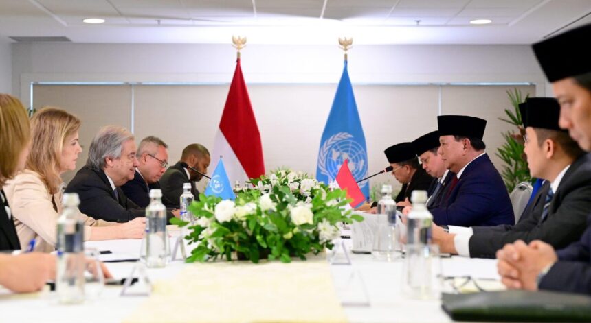 Presiden Prabowo Subianto melakukan pertemuan bilateral dengan Sekretaris Jenderal (Sekjen) Persatuan Bangsa-Bangsa (PBB), António Guterres, pada Minggu, 17 November 2024, di salah satu hotel di Rio de Janeiro, Brasil. Foto: BPMI Setpres