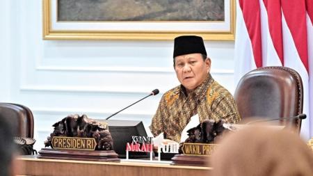 Presiden Prabowo Subianto meneken tujuh perpres tentang kementerian koordinator Kabinet Merah Putih, berikut daftar kementerian di bawahnya. (Foto: BPMI Setpres)