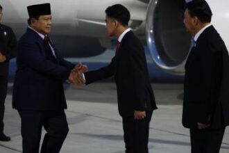 Presiden Prabowo disambut Wapres Gibran di Bandara Halim Perdanakusuma (dok. Sekretariat Presiden)