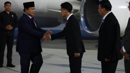 Presiden Prabowo disambut Wapres Gibran di Bandara Halim Perdanakusuma (dok. Sekretariat Presiden)