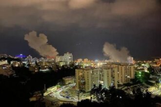 Hizbullah menembakkan roket ke wilayah Israel pada, Sabtu (2/11/2024), yang menargetkan pangkalan militer di pinggiran Tel Aviv. (Foto: X)