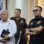 Wakil Ketua Komisi III DPR, Ahmad Sahroni saat melakukan pengecekan alat sadap pada Jaksa Agung Muda Intelijen (JAM Intelijen) Kejaksaan Agung, Selasa (26/11/2024). Foto: Dok Puspenkum Kejaksaan Agung