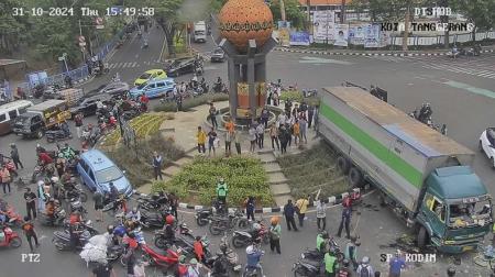 Jumlah korban luka yang terdata akibat truk kontainer ugal-ugalan di Tangerang bertambah. Saat ini berjumlah enam orang. (Foto: Dishub Kota Tangerang)