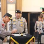 Kapolri resmi melantik Komjen Pol Ahmad Dofiri menduduki posisi Wakapolri. Foto: Humas Polri