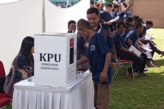 Sejumlah Warga Binaan Pemasyarakatan Lapas Kelas I Cipinang, Jatinegara, Jakarta Timur, pada Rabu (27/11/2024), tertib melaksanakan proses pemungutan suara di Pemilihan Kepala Daerah (Pilkada) DKI Jakarta. Foto: Ist