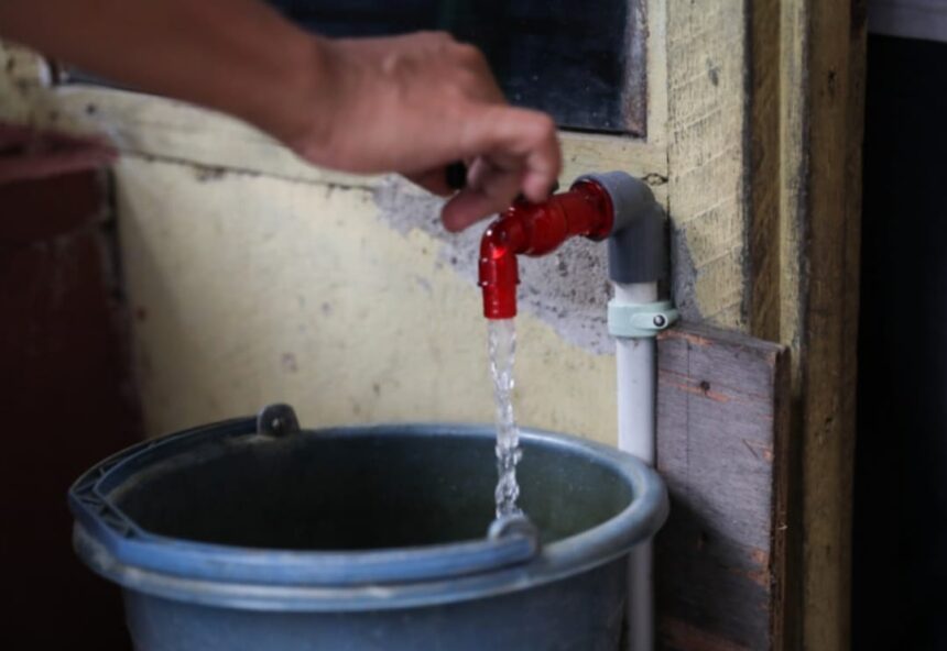 Ilustrasi air minum perpipaan yang mulai bisa dirasakan warga Kebon Kosong, Jakarta Pusat.(Foto istimewa)