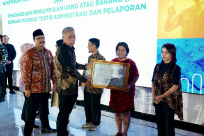 Mensos (paling kiri) di acara peluncuran SIM PUB-UGB. Foto: Dok Kemensos