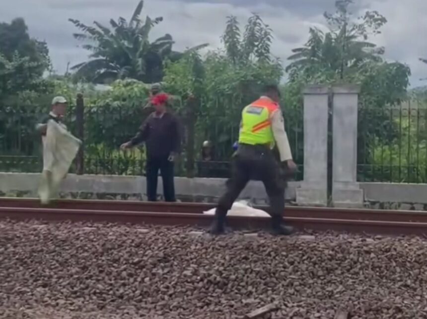 Siswa SMPN 5 Kota Banjar tewas tertabrak kereta api. Foto: Tangkapan layar Instagram @bojonggede