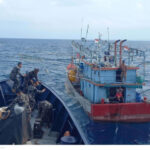KKP menertibkan salah satu kapal ikan Indonesia (KII) yang melakukan pelanggaran ketentuan perizinan berusaha dalam operasi pengawasan pada 2023. Foto: Dok KKP