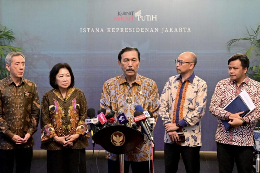 Keterangan pers Ketua, Wakil Ketua dan Anggota Dewan Energi Nasional (DEN) di Istana Merdeka, Jakarta, Kamis (05/12/2024). Foto: BPMI Setpres/ Rusman