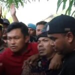 Pimpinan Ponpes Bani Ma'mun di Kabupaten Serang diamankan polisi. Foto: X @bacottetangga__