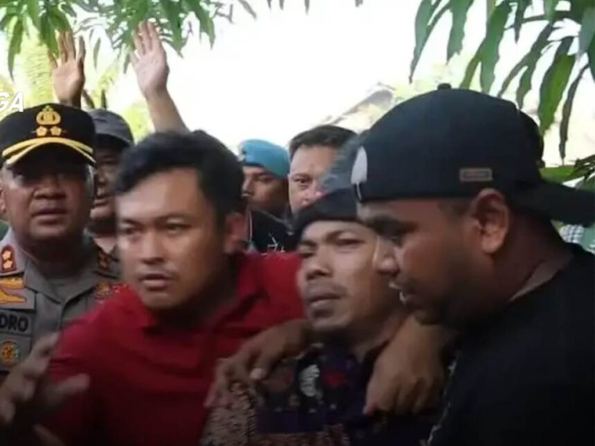 Pimpinan Ponpes Bani Ma'mun di Kabupaten Serang diamankan polisi. Foto: X @bacottetangga__