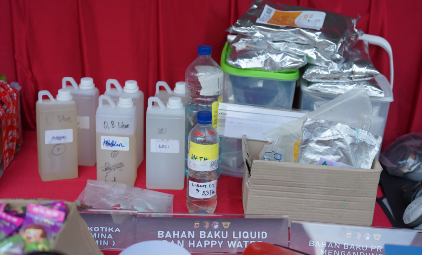 Barang bukti pengungkapan lab narkoba di Bandung. Foto: Humas Polri