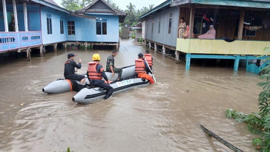 Kondisi banjir di Kabupaten Soppeng, Sulawesi Selatan, pada Sabtu (21/12/2024) siang. Foto: BPBD Kabupaten Soppeng