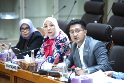 Anggota Komisi VII DPR RI, Arizal Tom Liwafa dalam Rapat Kerja (Raker) bersama RRI, TVRI dan Antara di Nusantara I, DPR RI, Senayan, Jakarta. Foto : Geraldi/Andri/dpr.go.id