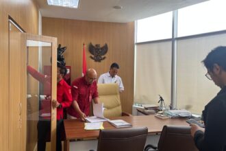 Tim penyidik pidana khusus Kejaksaan Tinggi Daerah Khusus Jakarta saat melakukan penggeledahan di sejumlah lokasi terkait kasus dugaan penyimpangan dana pada Dinas Kebudayaan Provinsi DKI Jakarta sebesat Rp150 miliar. Foto: Seksi Penkum Kejaksaan Tinggi Daerah Khusus Jakarta