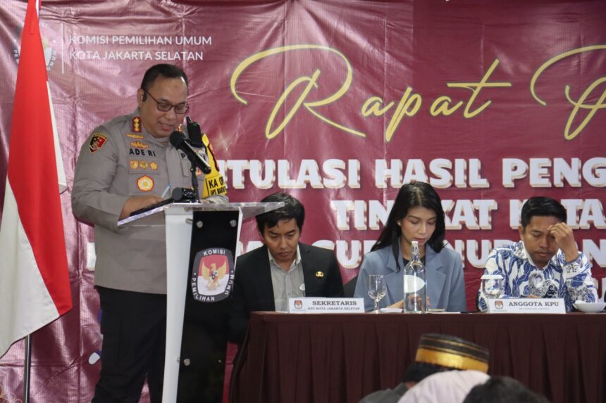 Kapolres Metro Jakarta Selatan, Kombes Ade Rahmat Idnal bersama Forkopimko Jakarta Selatan, saat menghadiri pembukaan Rapat Pleno Rekapitulasi Hasil Perhitungan Perolehan Suara dan Penetapan Hasil Pemilihan Kepala Daerah (Pilkada) Tahun 2024 di Ruang Rapat Hotel Grandhika di kawasan Melawai, Kebayoran Baru, Rabu (4/12/2024). Foto: Ist