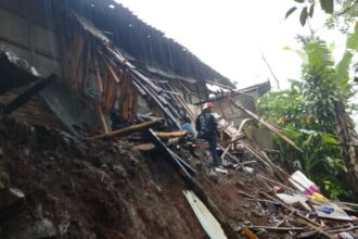 Kondisi banjir dan longsor di Kabupaten Sukabumi, Jawa Barat, Rabu (4/12/2024) merusak sejumlah rumah. Foto: BPBD Kab. Sukabumi