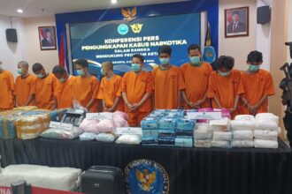 Sebanyak 35 tersangka dari 15 kasus berikut sejumlah barang bukti peredaran gelap narkotika diamankan jajaran Badan Narkotika Nasional Republik Indonesia (BNN RI), pada Kamis (5/12/2024). Foto: Joesvicar Iqbal/ipol.id