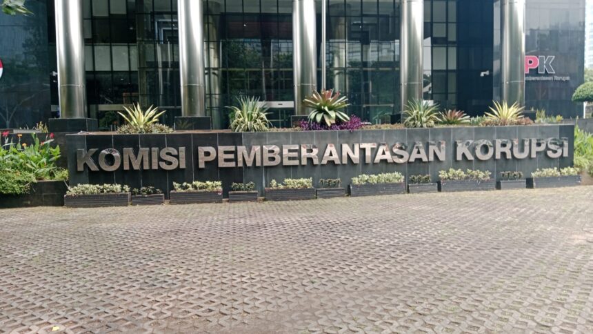 Halaman depan Gedung Merah Putih KPK. Foto: Dok ipol.id/Yudha Krastawan