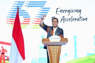 Direktur Utama Pertamina, Simon Aloysius Mantiri saat memberikan sambutan pada acara puncak perayaan Hari Ulang Tahun (HUT) ke-67 Pertamina di Grha Pertamina, Jakarta, Selasa (10/12/2024). Foto: Dok Pertamina